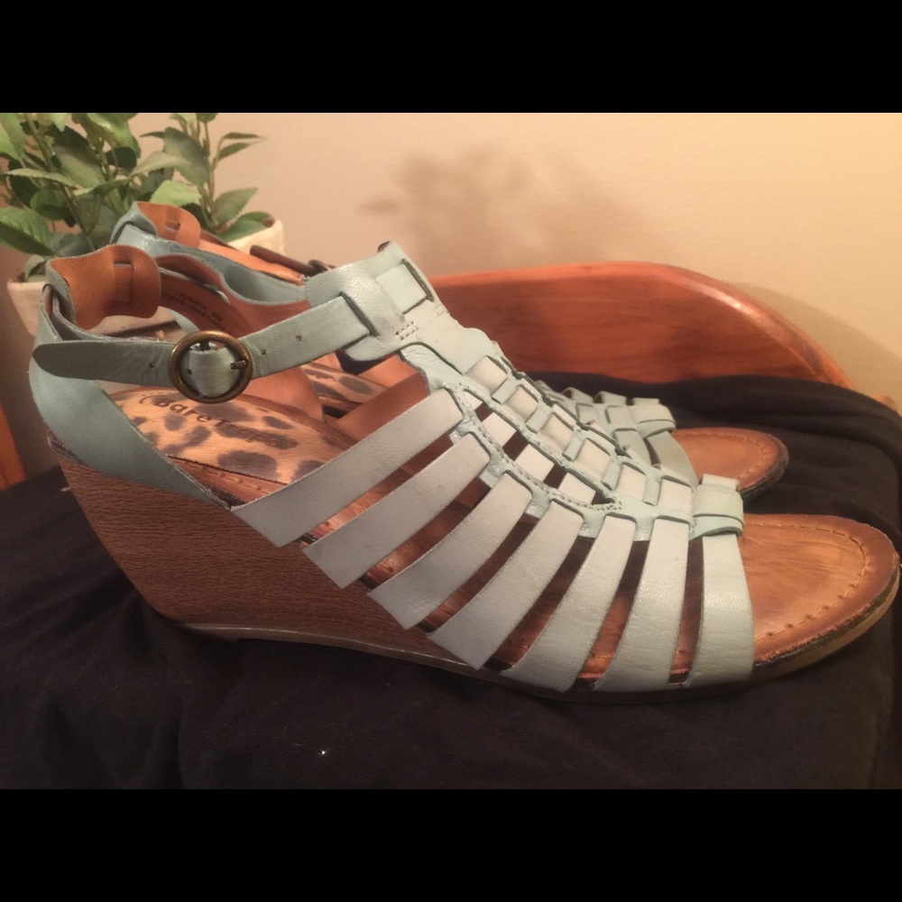 Bare traps sandals size 8